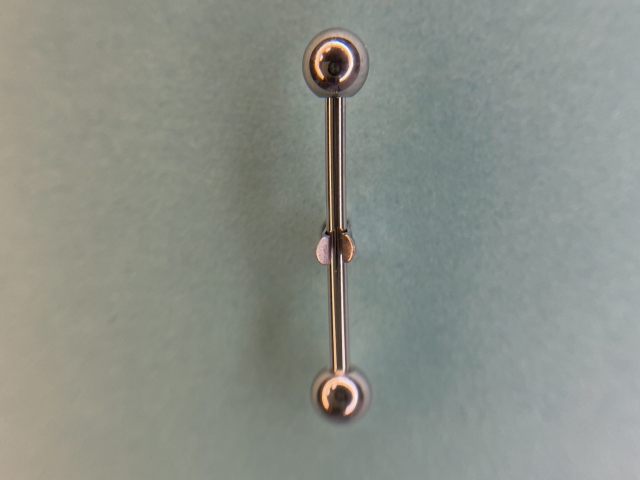 Pret Piercing Limba Pret Piercing Limba pret