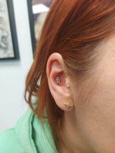 salon-piercing-conch5