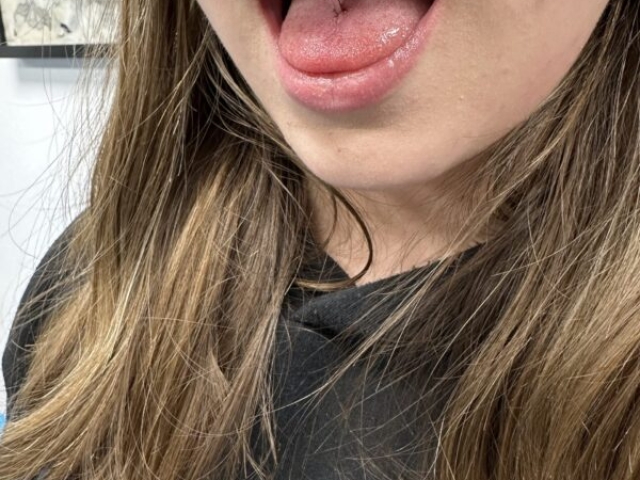 Pret Piercing Limba Pret Piercing Limba