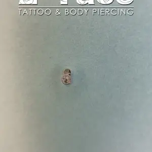 Piercing Dermal pret