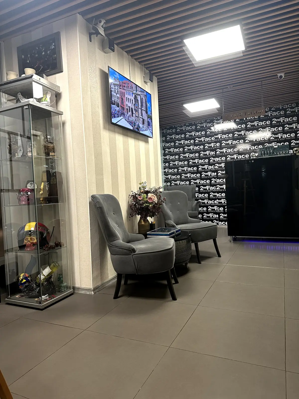 Galerie foto salon tatuaje și piercing 2nd Face București – imagine 17