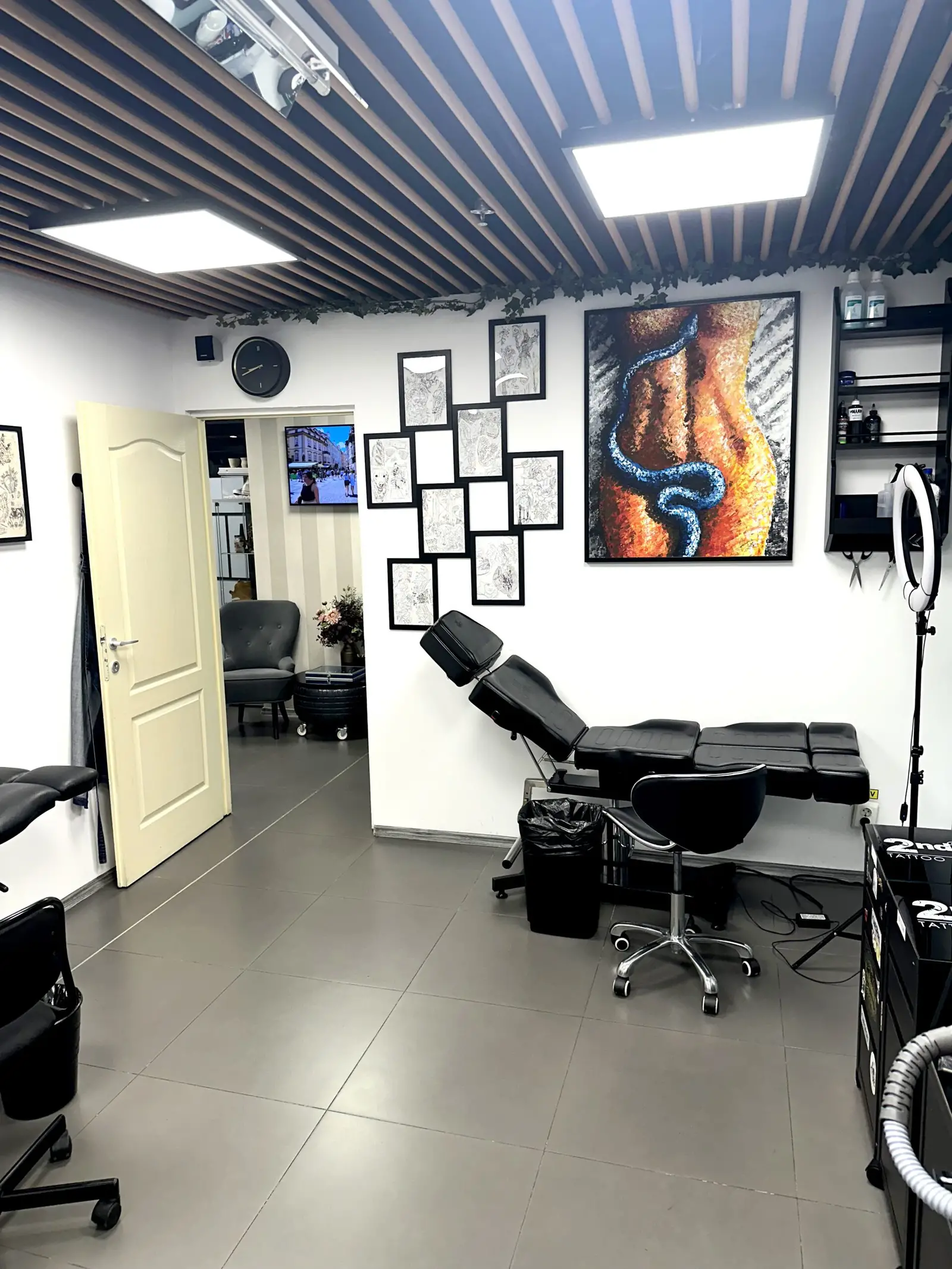 Galerie foto salon tatuaje și piercing 2nd Face București – imagine 26