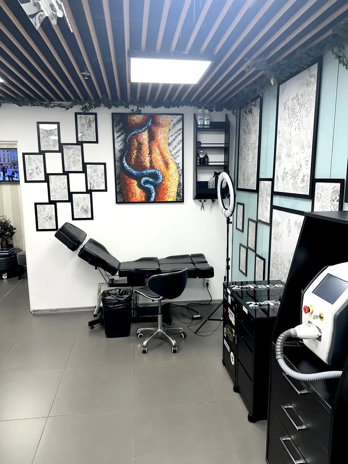 Galerie foto salon tatuaje și piercing 2nd Face București – imagine 27