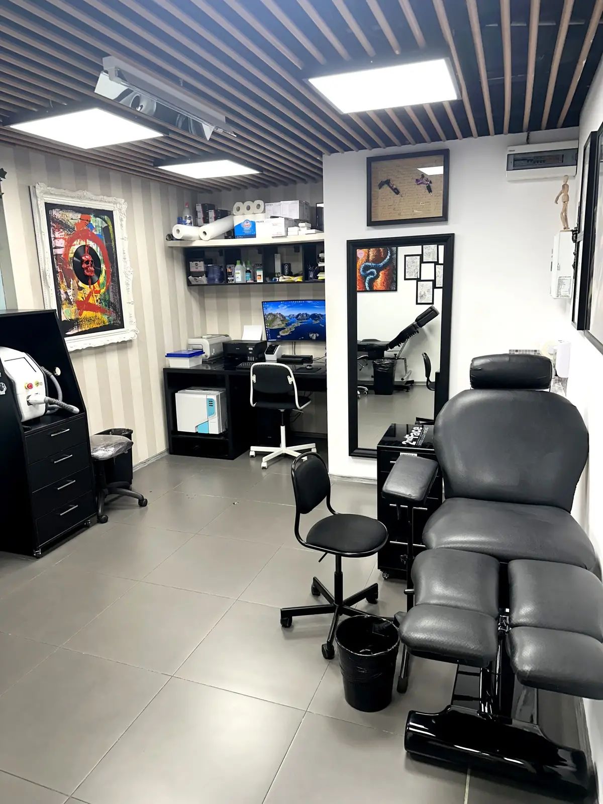 Galerie foto salon tatuaje și piercing 2nd Face București – imagine 28