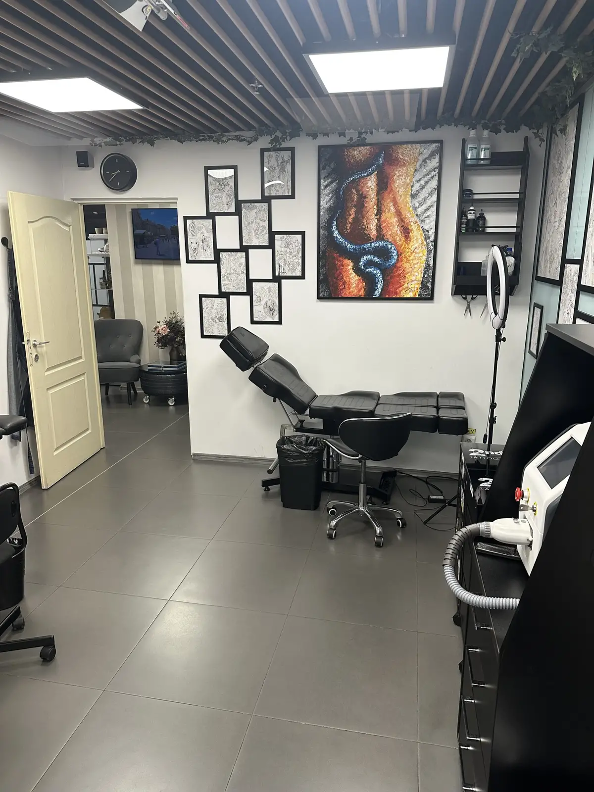 Galerie foto salon tatuaje și piercing 2nd Face București – imagine 31