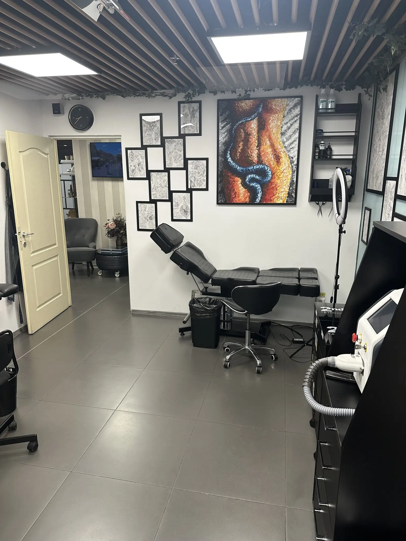 Galerie foto salon tatuaje și piercing 2nd Face București – imagine 31