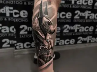#anubis #anubistattoo #legtattoo #leg #tattooed #tattooedgirls #tattooedmen #tattoo #blackandgreytattoo #realistictattoo #tattoos #artistsoninstagram #artist #tattooartist #art #bodyart #inked #best #bestfriends #i
