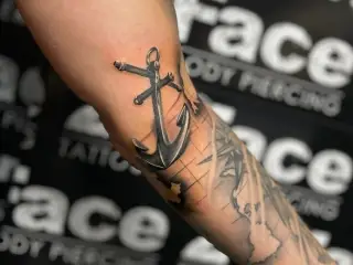 #compass #compasstattoo #summervibes #tattoo #tattooideas #tattooinspiration #tattooed #tattoomen #realistictattoo #tattoos #artistoninstagram #artist #tattooartist #tattooart #art #bodyart #inked #best #bestfr (1)