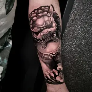 #fudog #chinese #foodogtattoo #foodog #tattooed #tattooedgirls #tattooedmen #tattoo #blackandgreytattoo #realistictattoo #tattoos #artistsoninstagram #artist #tattooartist #art #bodyart #inked #best #bestfriends #i