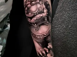 #fudog #chinese #foodogtattoo #foodog #tattooed #tattooedgirls #tattooedmen #tattoo #blackandgreytattoo #realistictattoo #tattoos #artistsoninstagram #artist #tattooartist #art #bodyart #inked #best #bestfriends #i