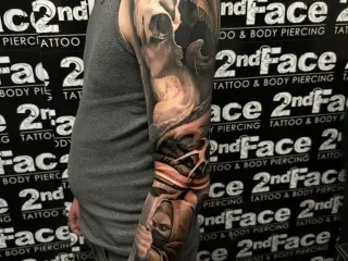 #fullsleeve #fullsleevetattoo #tattoosleeve #realistictattoo #tattooed #tattooedgirls #tattooedmen #tattoo #blackandgreytattoo #realistictattoo #tattoos #artistsoninstagram #artist #tattooartist #art #bodyart #inke
