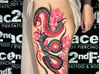 #japanessetattoo #flowertattoo #snaketattoo #japaneseart #tattoo #tattoos #tattooed #tattooedgirl #blackandgreytattoo #realistictattoo #tats #artistsoninstagram #artist #tattooartist #art #bodyart #inked #best #bes
