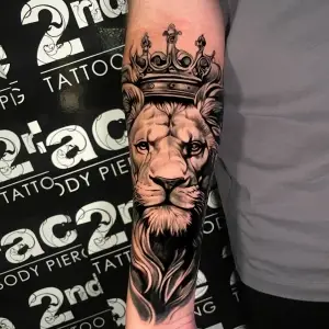 #lion #liontattoo #lionking #tattoos #tattooed #tattooedmen #tattoo #blackandgreytattoo#realistictattoo #tats #artistsoninstagram #artist#tattooartist #art #bodyart #inked #best #crowntattoo #insta #instagram #inst