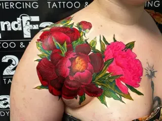 #peonies #peonie #flowers #flowerstattoo #flowersoninstagram #women #tattoo #tattooedgirls #tattooedwomen #tattooideas #colors #colortattoo #tats #realistictattoo #artistsoninstagram #artoftheday #artist #tattooart