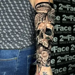 Tatuaj Sarpe Craniu antebrat