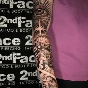 #tattoo #tattoos #tattooed #tattooedmen #blackandgreytattoo #realistictattoo #tats #fullsleevetattoo #gambletattoo #tattooartist #art #bodyart #inked #lasvegas #roulette #insta #eyetattoo #casino #compass #tattooar