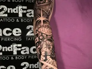 #tattoo #tattoos #tattooed #tattooedmen #blackandgreytattoo #realistictattoo #tats #fullsleevetattoo #gambletattoo #tattooartist #art #bodyart #inked #lasvegas #roulette #insta #eyetattoo #casino #compass #tattooar