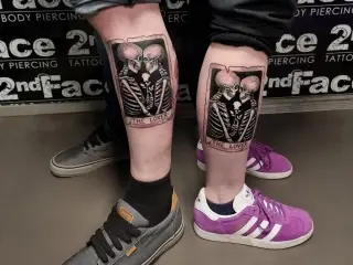 #valentine #valentineday #coupletattoo #dragobete #tattoos #tattooed #tattooedmen #tattoo #blackandgreytattoo #realistictattoo #tats #artistsoninstagram #artist #tattooartist #art #bodyart #inked #bestfriends #inst