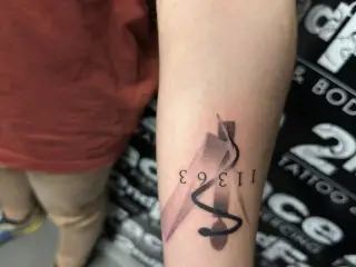 #vetsign-##whiptattoo-#finelinetattoo-#tattoo-#fineline-#tattoos-#tattooed-#tattooedmen-#blackandgreytattoo-#realistictattoo-#tats-#artistsoninstagram-#fineliner-#tattooartist-#art-#bodyart-#inked-#insta