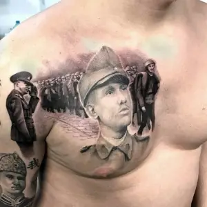 tatuaj portret piept barbat
