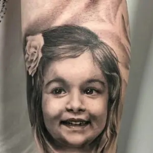 tatuaj potret copil