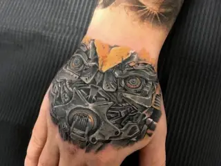 bumblebee transformars tatuaj