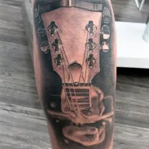 salon tatuaj chitara muzica