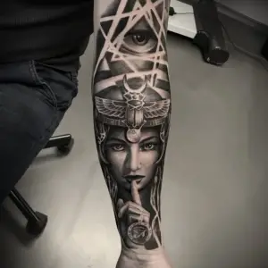 tatuaj portret femeie