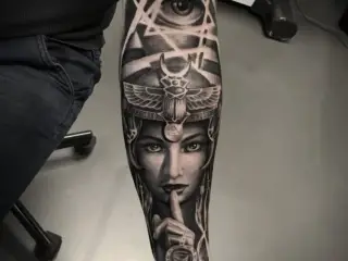 tatuaj portret femeie
