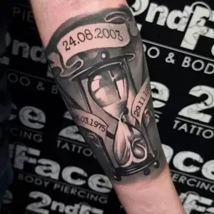 Tatuaj Clepsidra Antebrat
