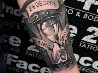 Tatuaj Clepsidra Antebrat