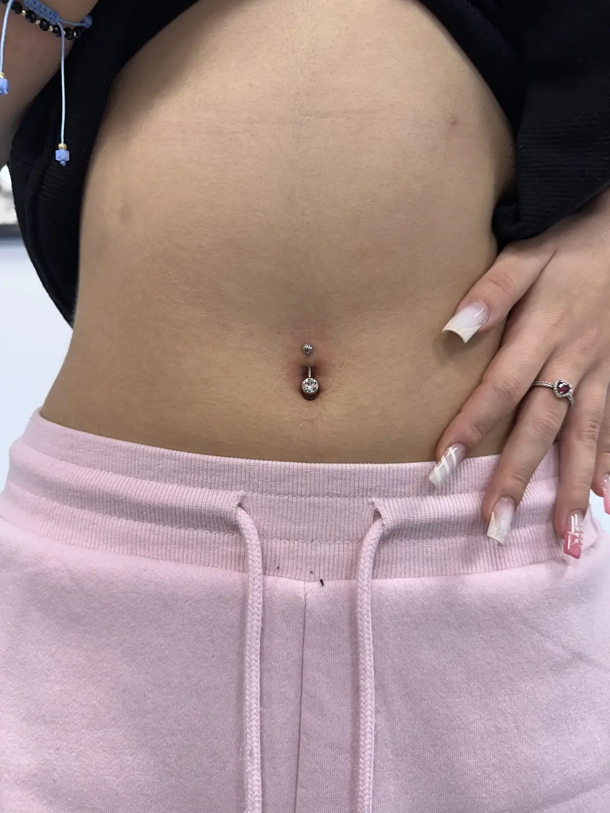 Piercing Buric realizat la 2nd Face Tattoo & Body Piercing București