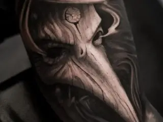 Tatuaj Doctor Plague barbati