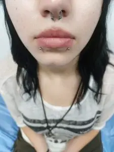 Piercing Buza pret