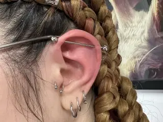 salon-piercing-industrial2 Cercel Piercing Industrial pret