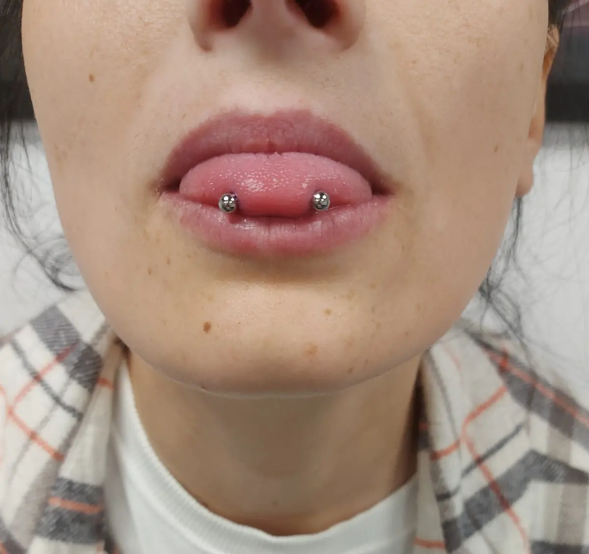 Piercing Snake Eyes realizat la 2nd Face Tattoo & Body Piercing București