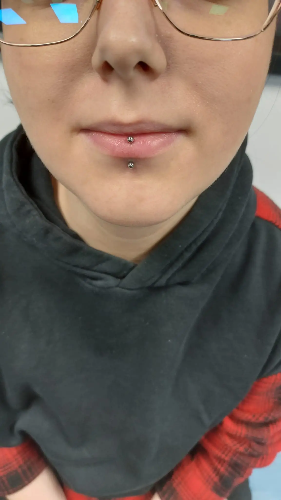 Piercing Vertical Labret la 2nd Face Tattoo & Body Piercing București
