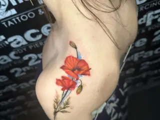 Tatuaj mac color femeie