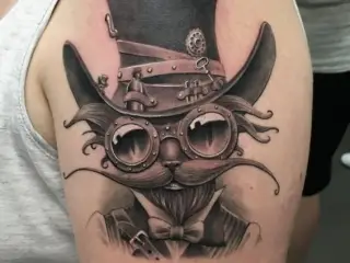 Tatuaj femeie steam punk