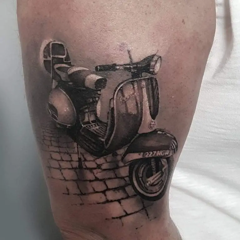 Tatuaj Cu Scuter Pe Brat 1 – 2nd Face Tattoo București