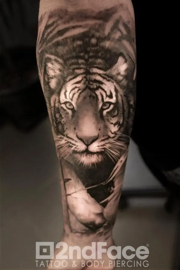 Tatuaj Cu Tigru Pe Mana 1 – 2nd Face Tattoo București