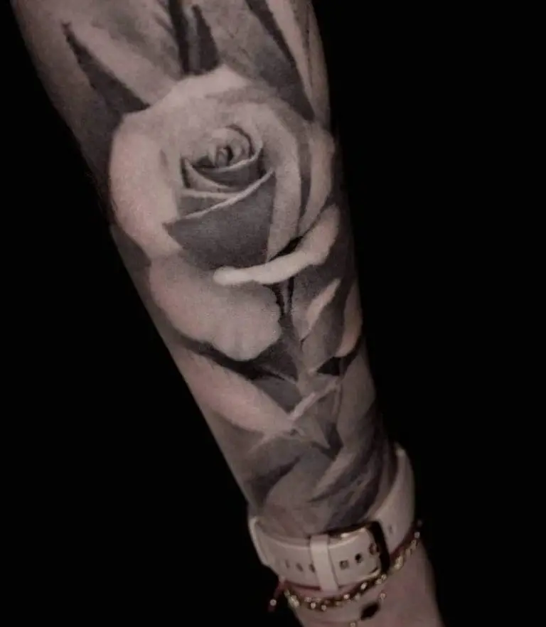 Tatuaj Cu Trandafir Pe Mana 1 – 2nd Face Tattoo București