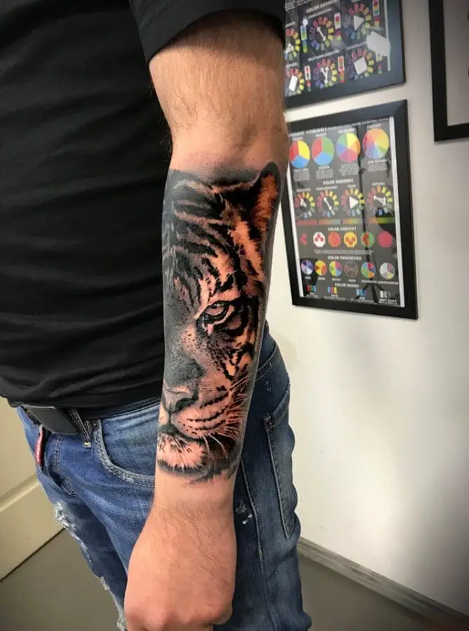 Tatuaj Tigru Pe Mana 1 – 2nd Face Tattoo București