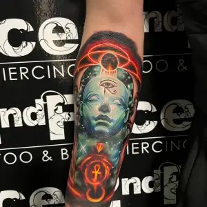 Tatuaj Antebrat Color Femeie