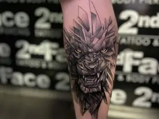 Tatuaj Picior Leu Geometric