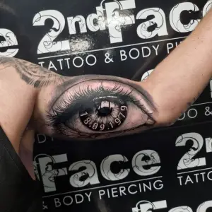 Tatuaj Biceps Ochi realistic