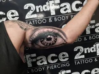 Tatuaj Biceps Ochi realistic