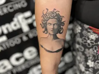 Tatuaj Antebrat Femeie