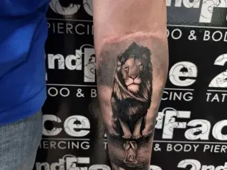Tatuaj Antebrat Leu Mic Si Mare