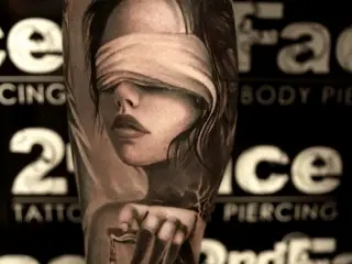 Tatuaj picior portret realistic